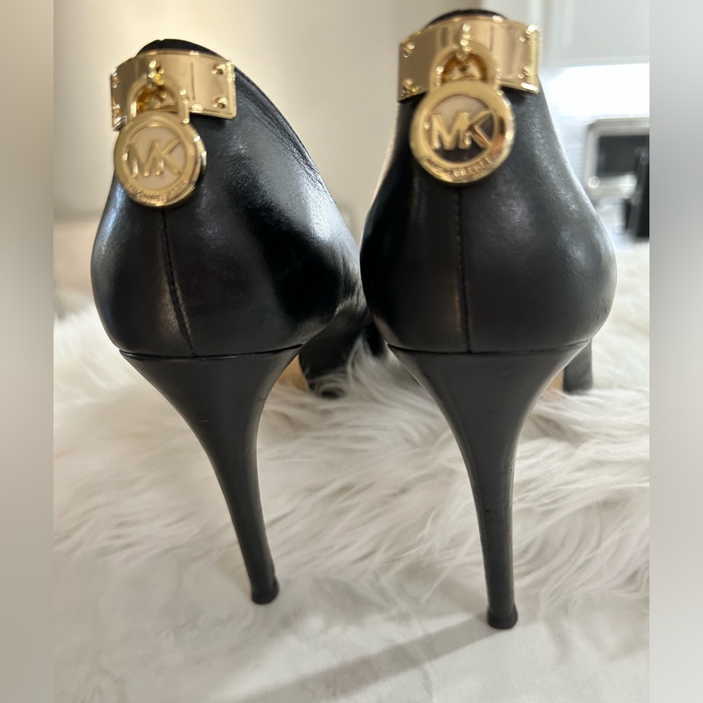Michael Kors Hamilton Pump